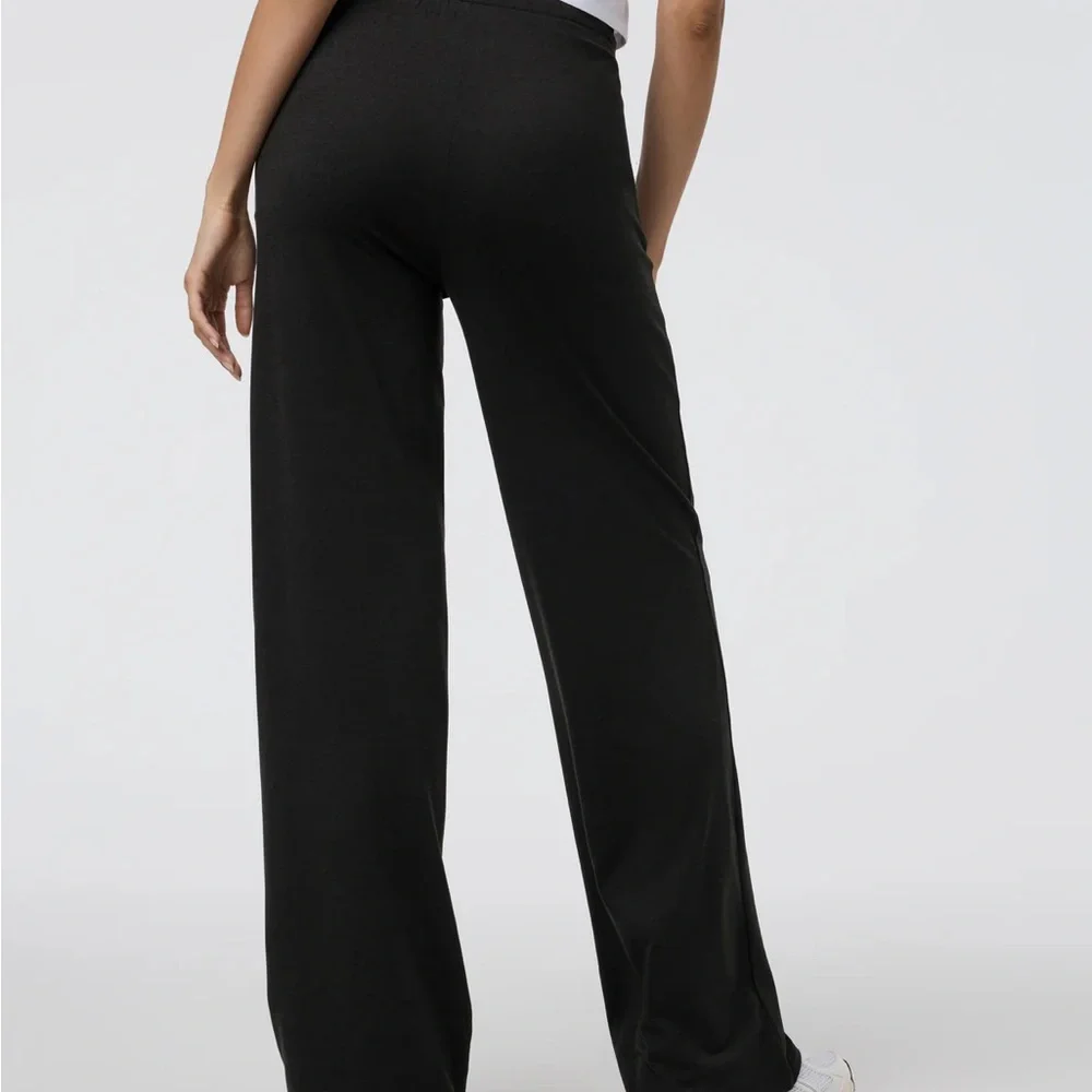 Everyday Wide-Leg Drawstring Pants in Black - Picture 3 of 4